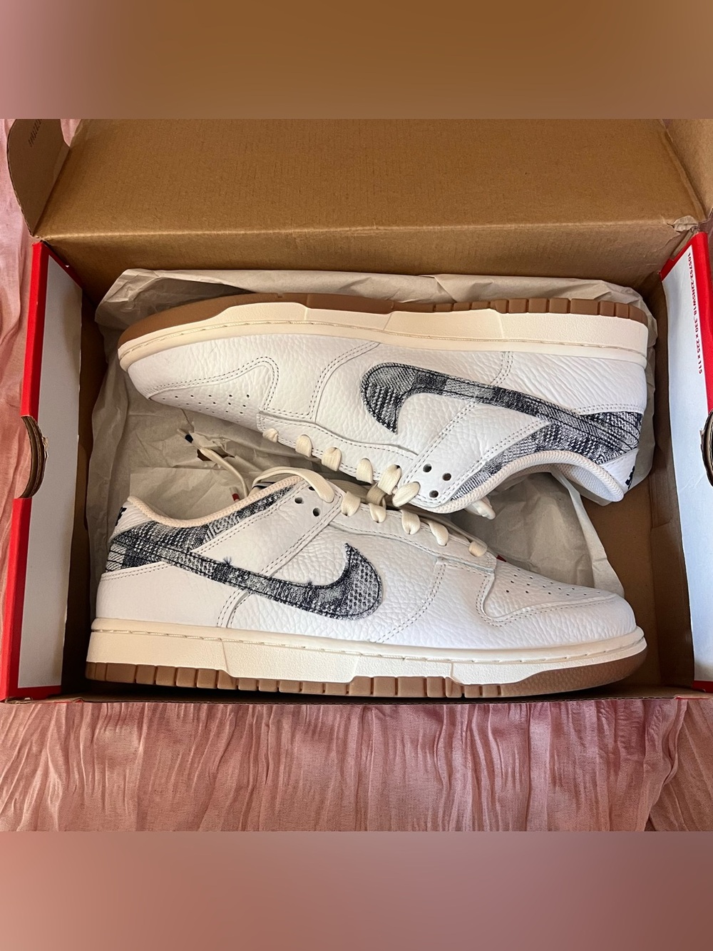 NIKE DUNK LOW
WHITE/MIDNIGHT NAVY-GYM RED
BLANC/ROUGE GYM/MARINE MINUIT